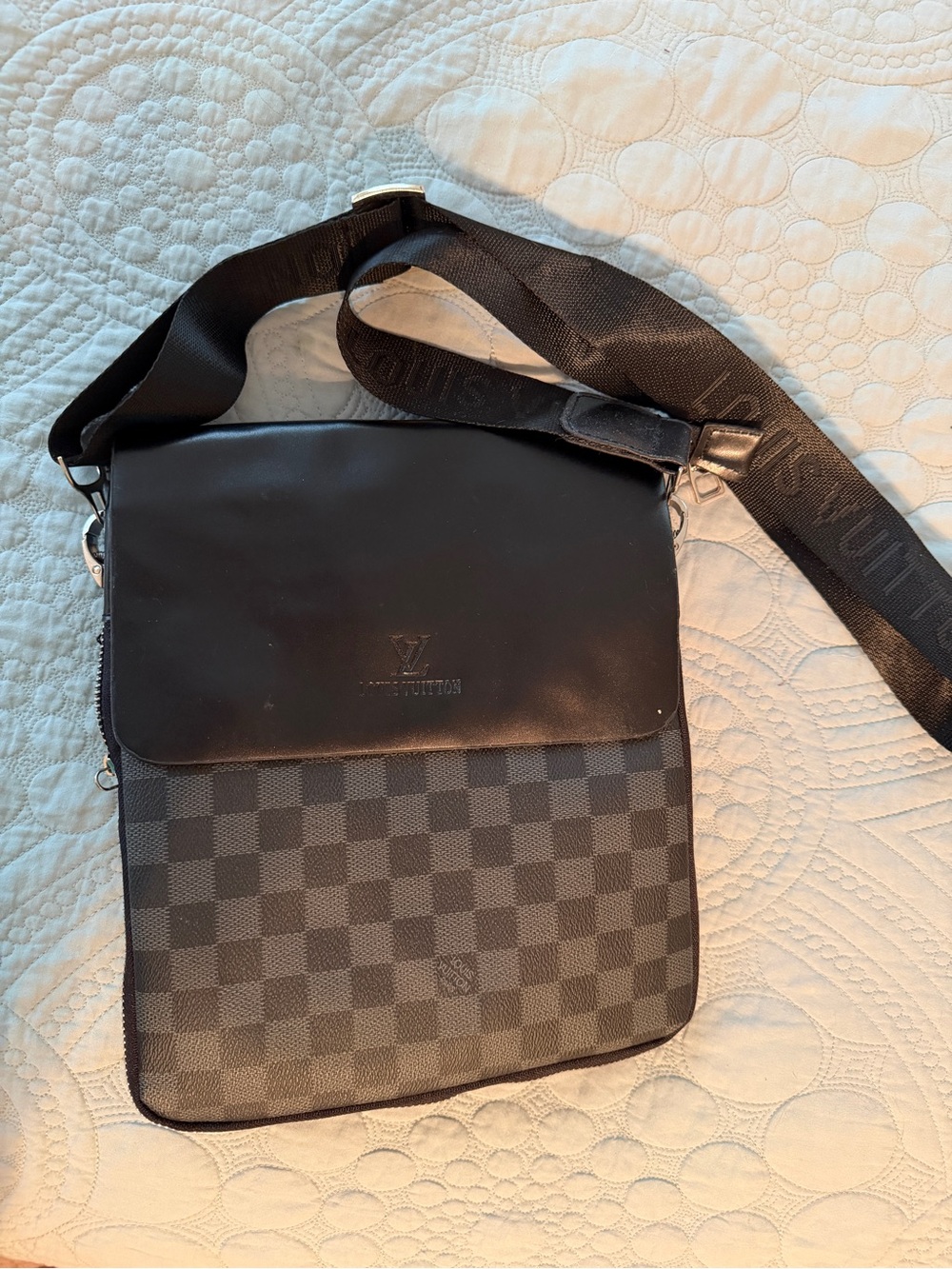 Grey/Black Damier Messenger Bag an wallet